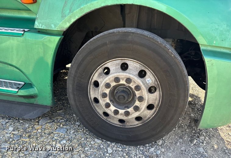 image for item DW7400 2022 International LT625 semi truck