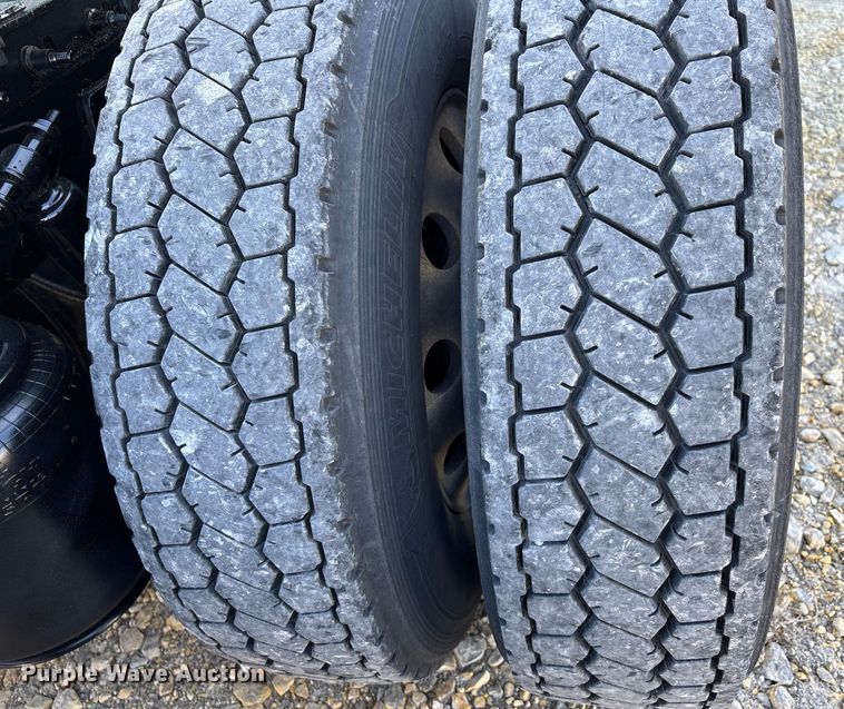 image for item DW7400 2022 International LT625 semi truck