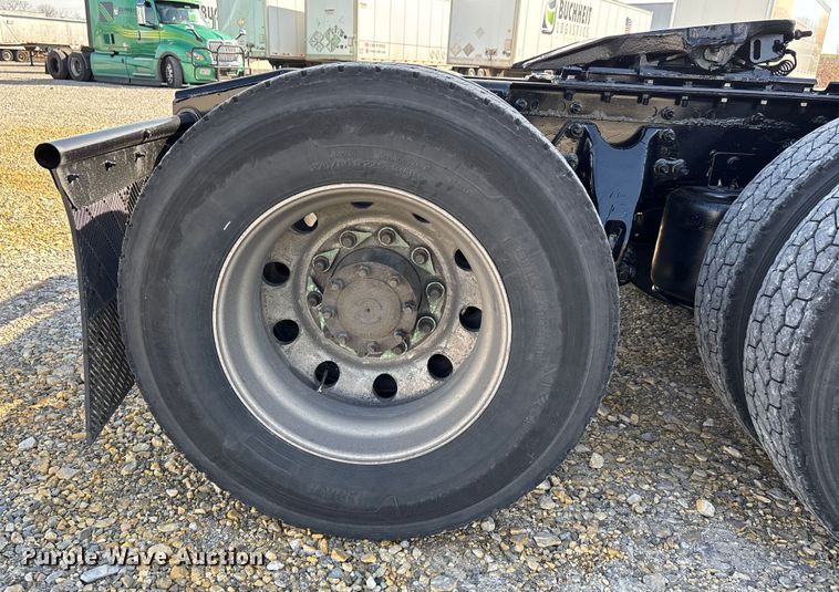 image for item DW7400 2022 International LT625 semi truck