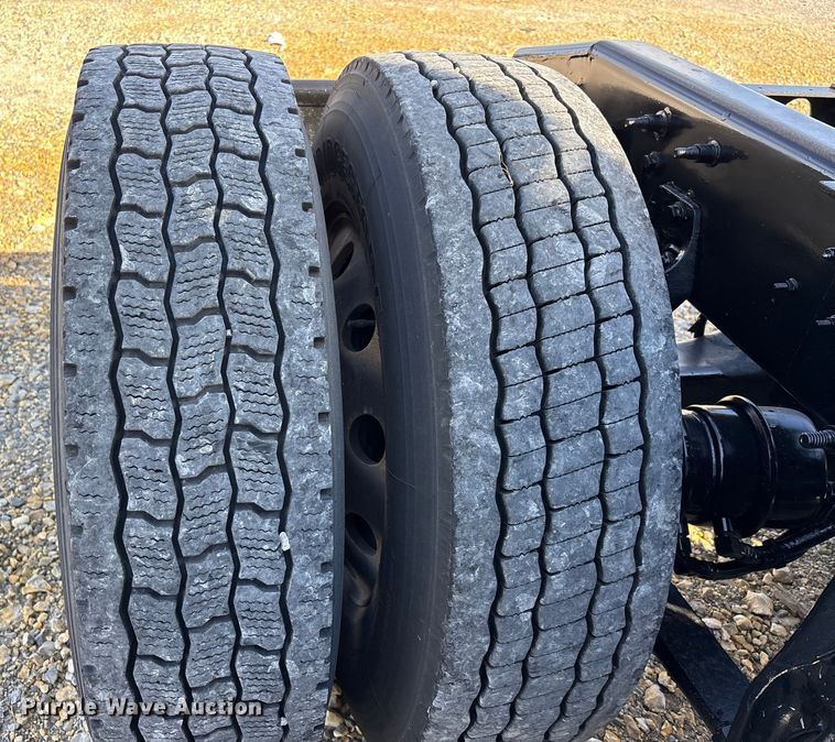 image for item DW7400 2022 International LT625 semi truck