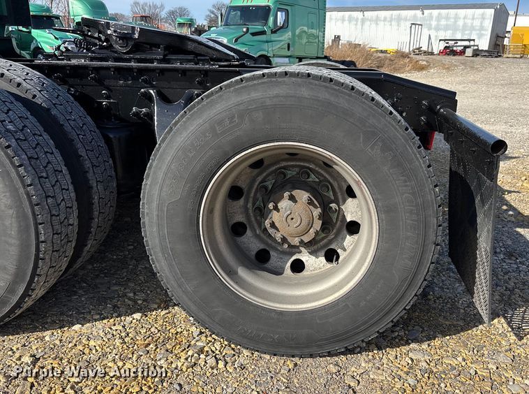 image for item DW7400 2022 International LT625 semi truck