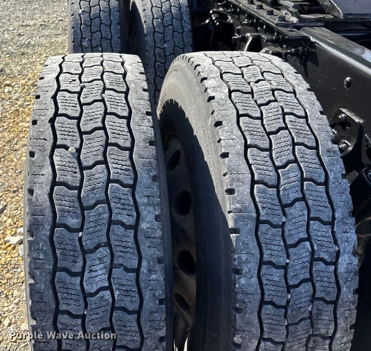 image for item DW7400 2022 International LT625 semi truck