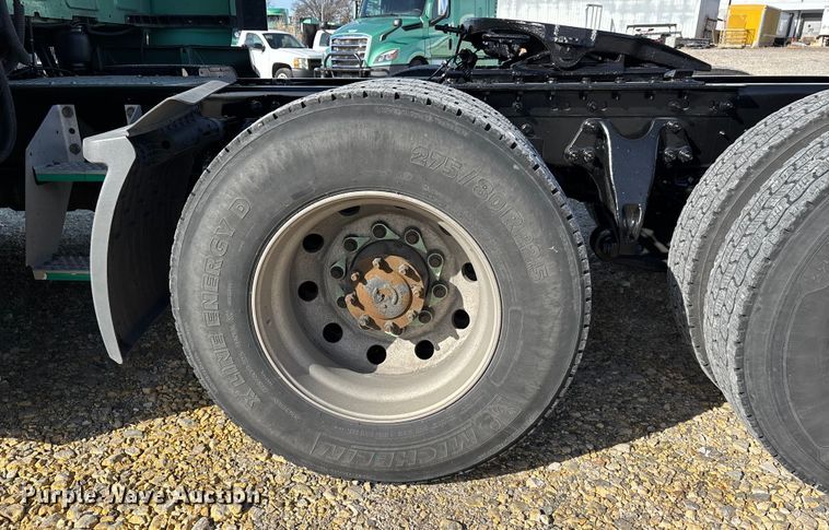 image for item DW7400 2022 International LT625 semi truck