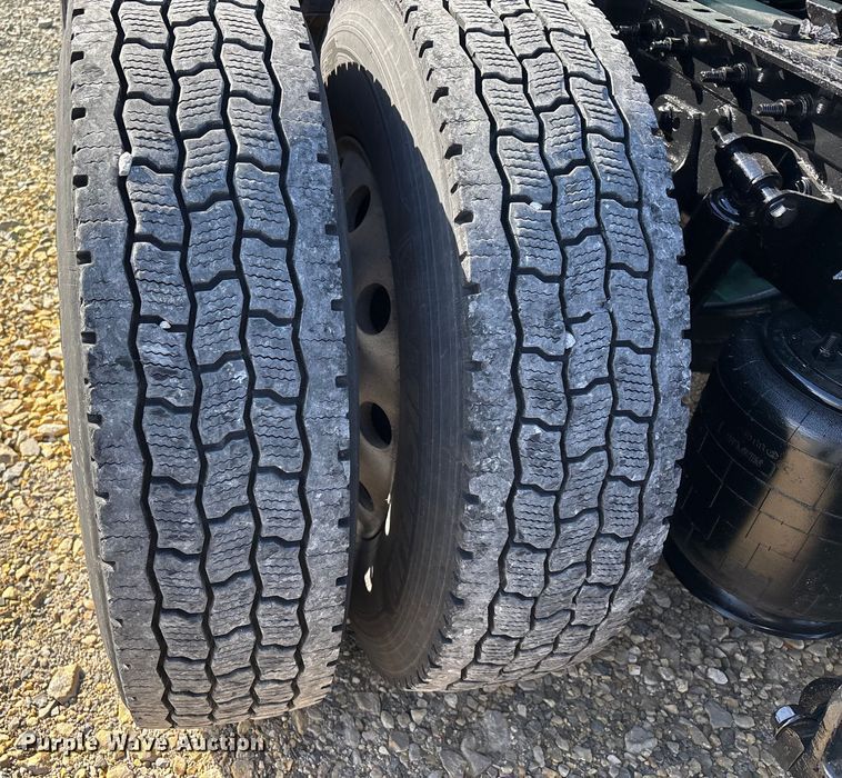 image for item DW7400 2022 International LT625 semi truck