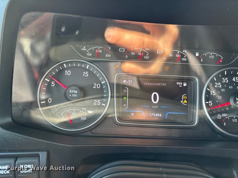 image for item DW7401 2024 International LT625 semi truck