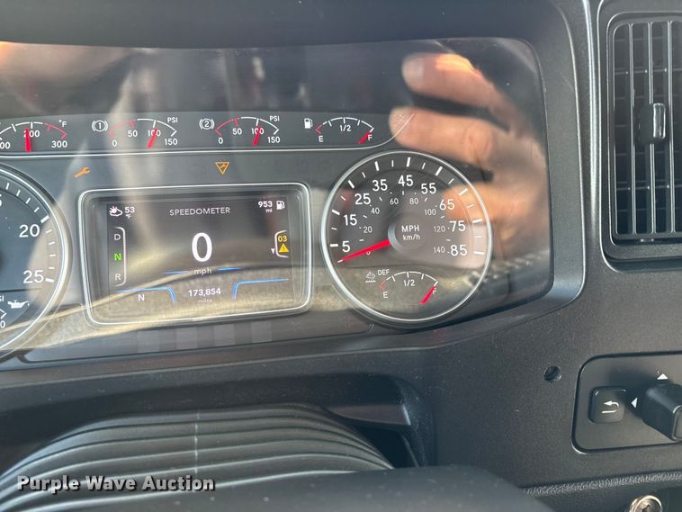 image for item DW7401 2024 International LT625 semi truck