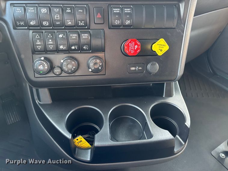 image for item DW7401 2024 International LT625 semi truck