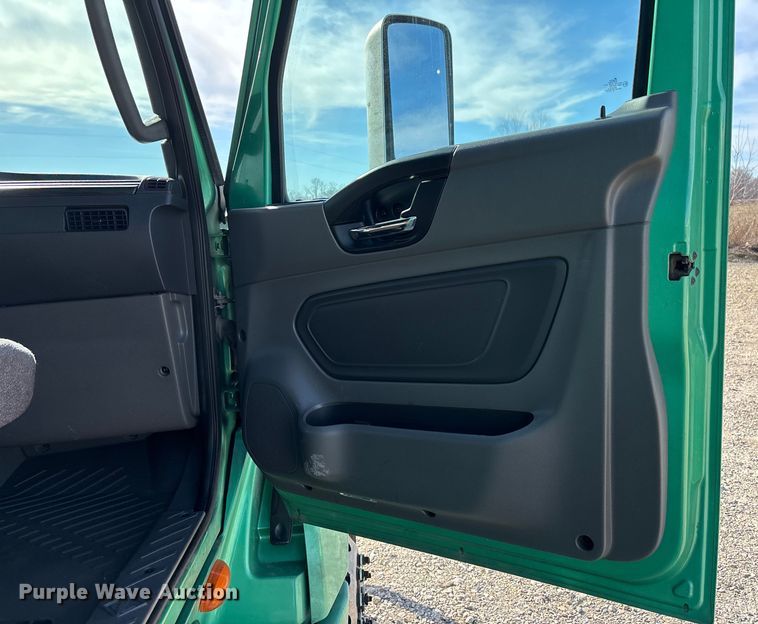 image for item DW7401 2024 International LT625 semi truck