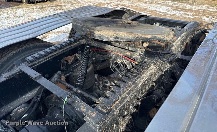 image for item EA2275 2009 Freightliner Cascadia semi truck