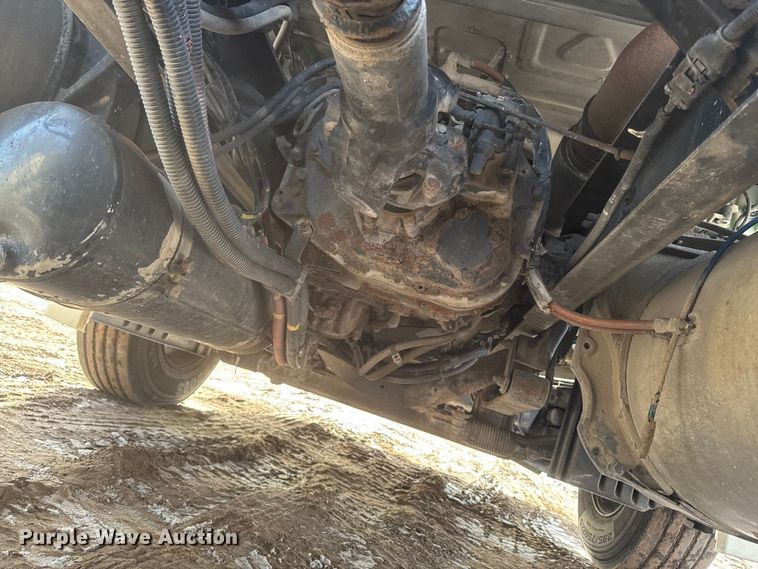 image for item EA2275 2009 Freightliner Cascadia semi truck