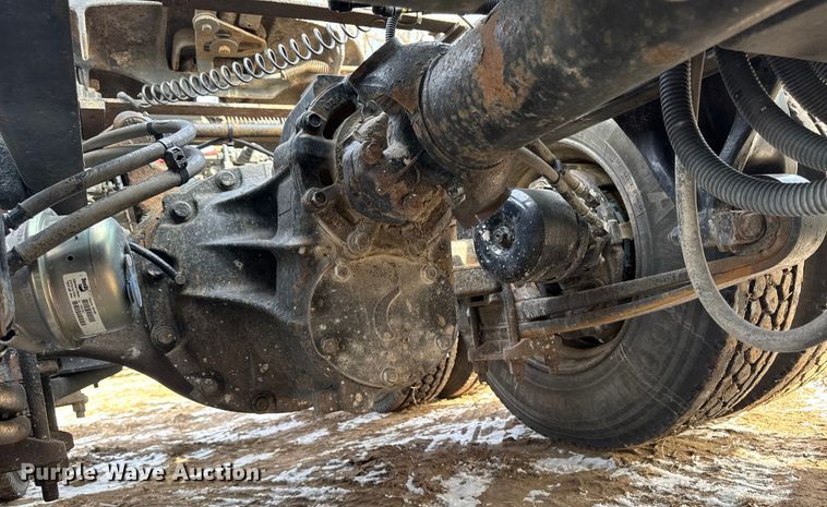 image for item EA2275 2009 Freightliner Cascadia semi truck