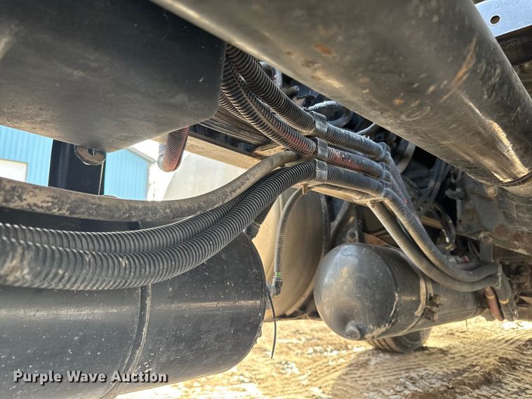 image for item EA2275 2009 Freightliner Cascadia semi truck