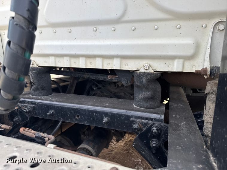 image for item EA2275 2009 Freightliner Cascadia semi truck