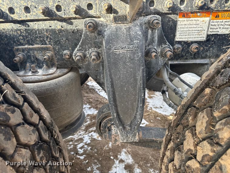 image for item EA2275 2009 Freightliner Cascadia semi truck