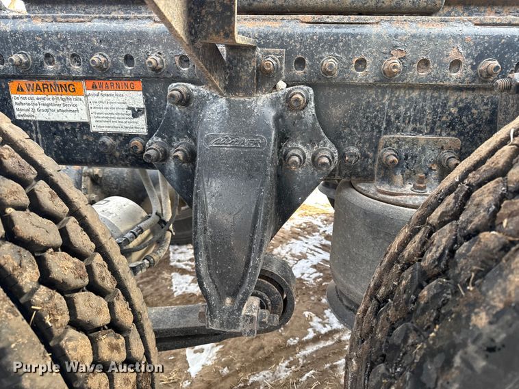 image for item EA2275 2009 Freightliner Cascadia semi truck