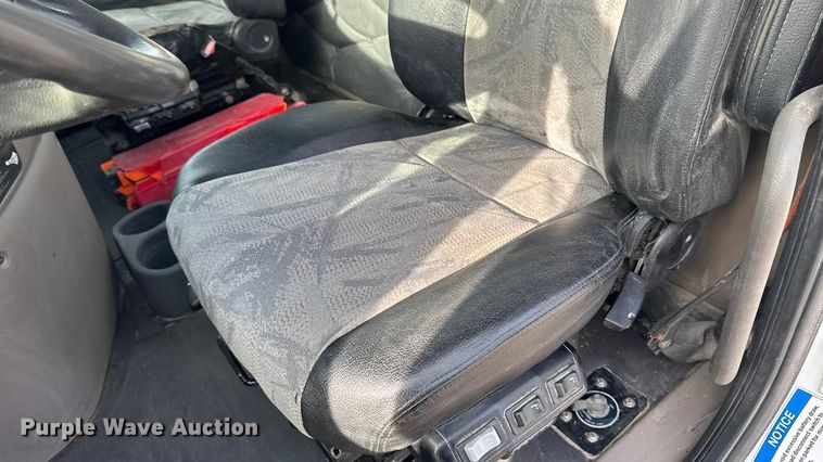 image for item EA2275 2009 Freightliner Cascadia semi truck