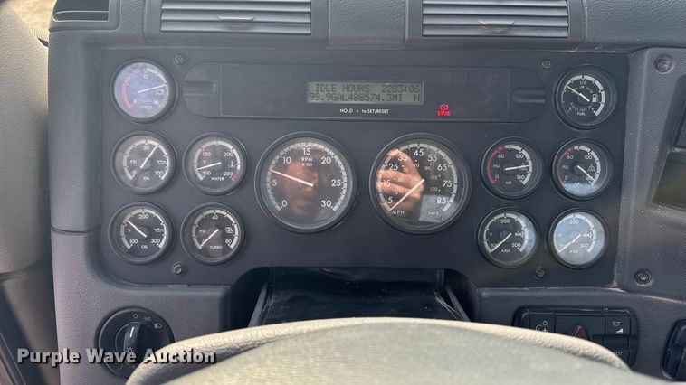 image for item EA2275 2009 Freightliner Cascadia semi truck