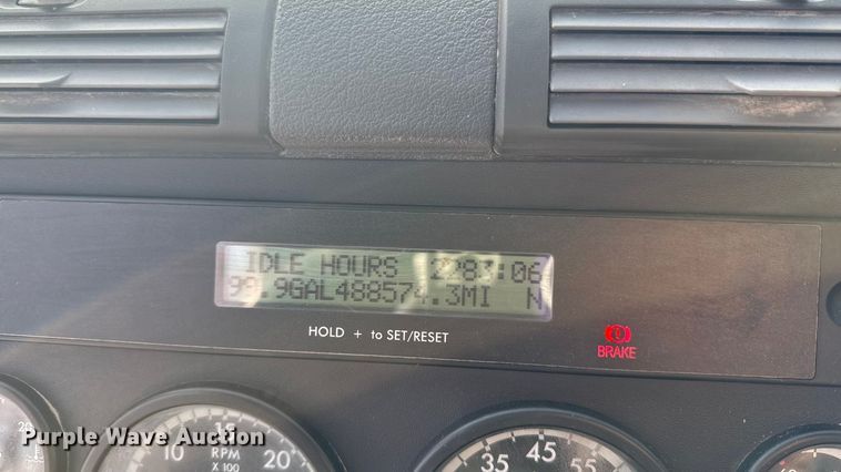 image for item EA2275 2009 Freightliner Cascadia semi truck