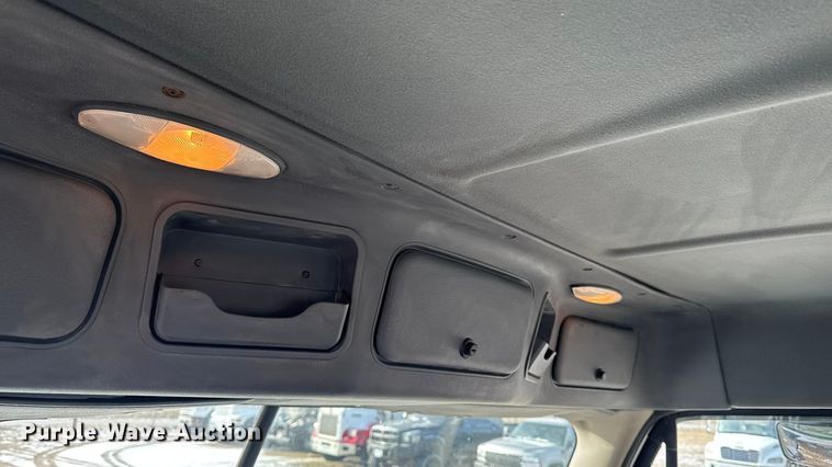 image for item EA2275 2009 Freightliner Cascadia semi truck