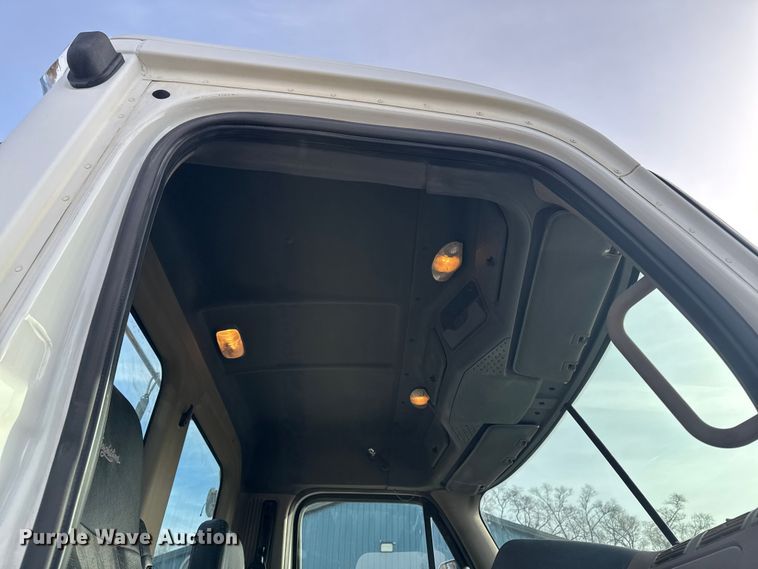 image for item EA2275 2009 Freightliner Cascadia semi truck