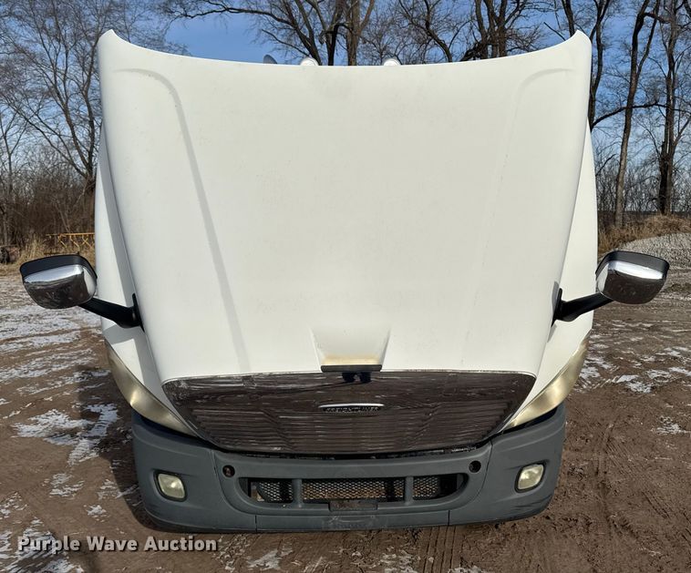 image for item EA2275 2009 Freightliner Cascadia semi truck