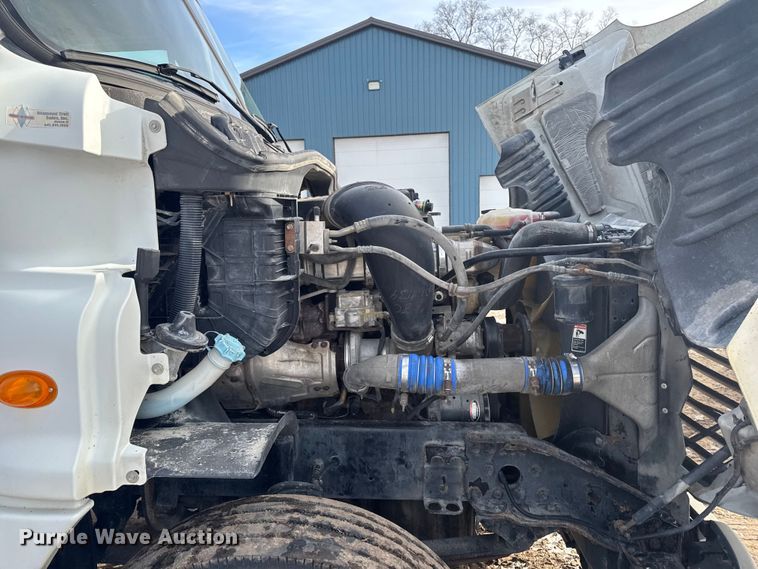 image for item EA2275 2009 Freightliner Cascadia semi truck