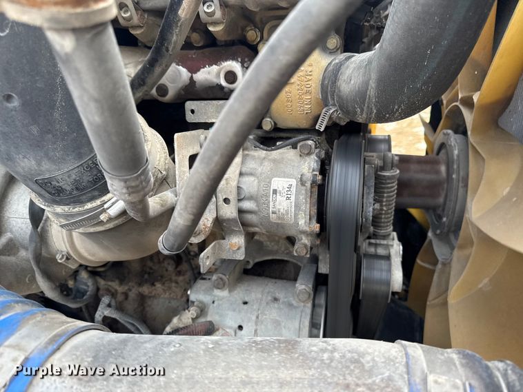 image for item EA2275 2009 Freightliner Cascadia semi truck