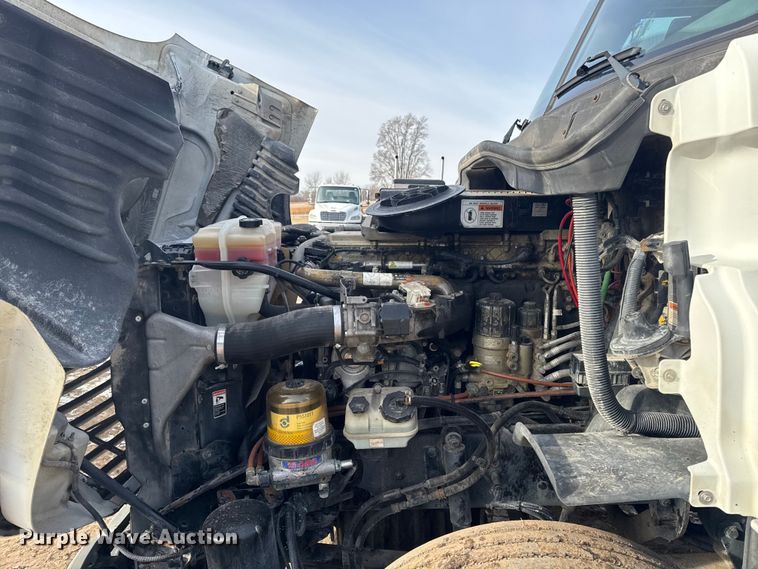 image for item EA2275 2009 Freightliner Cascadia semi truck