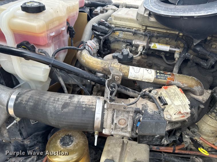 image for item EA2275 2009 Freightliner Cascadia semi truck