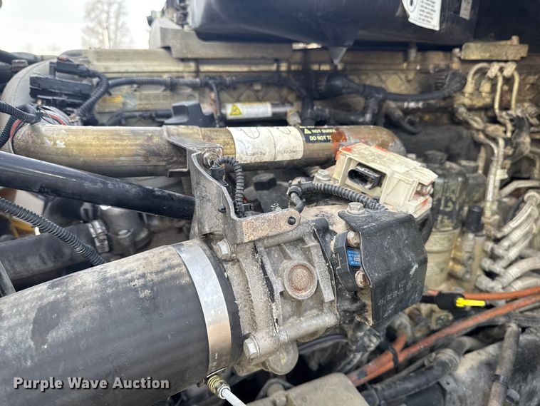 image for item EA2275 2009 Freightliner Cascadia semi truck