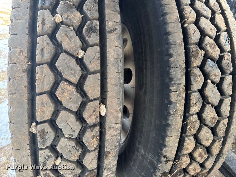 image for item EA2275 2009 Freightliner Cascadia semi truck