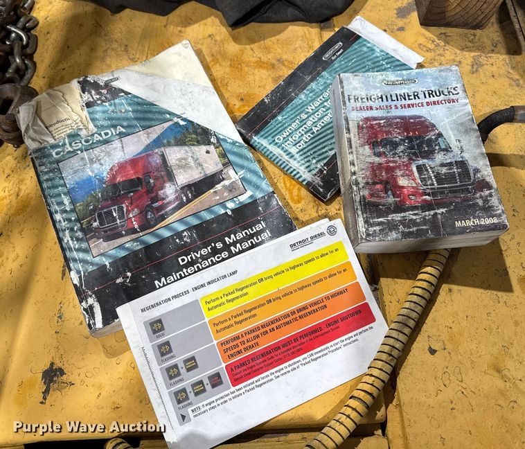 image for item EA2275 2009 Freightliner Cascadia semi truck