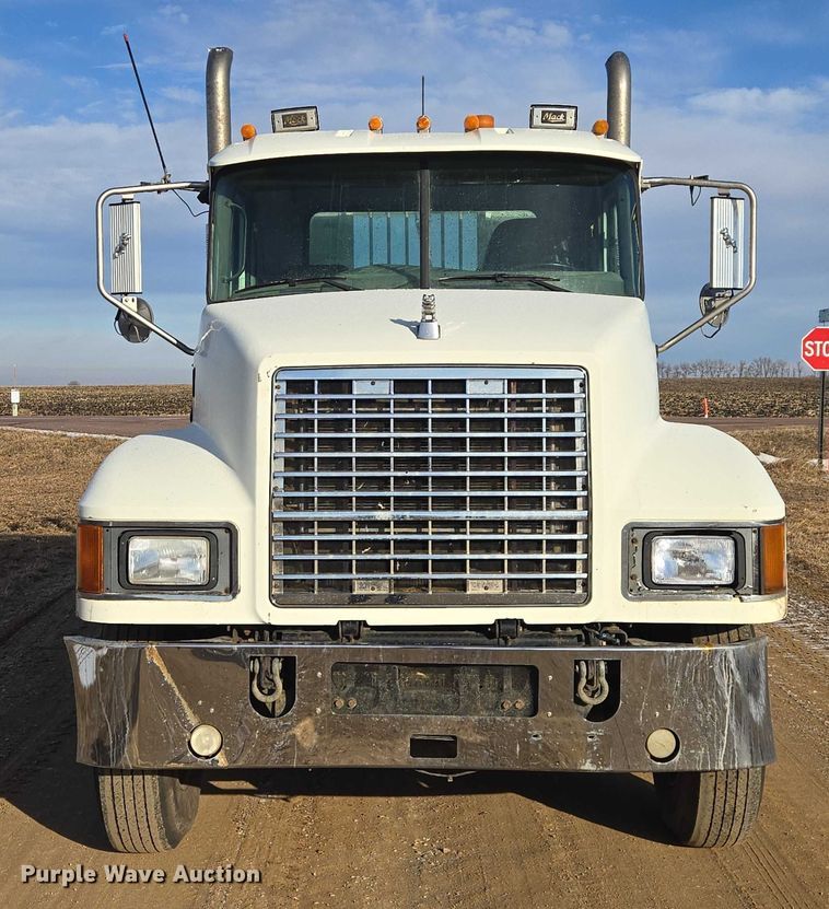 image for item EB1223 2012 Mack Pinnacle semi truck