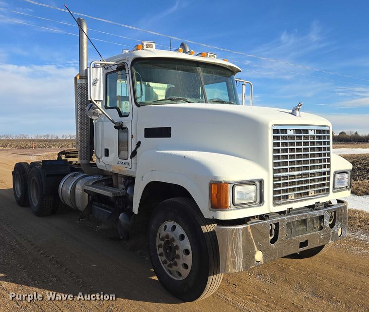 image for item EB1223 2012 Mack Pinnacle semi truck