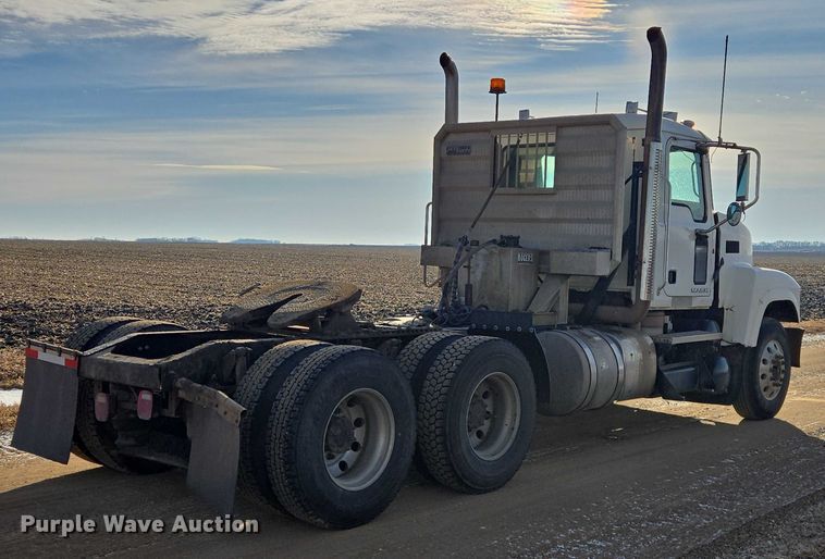 image for item EB1223 2012 Mack Pinnacle semi truck