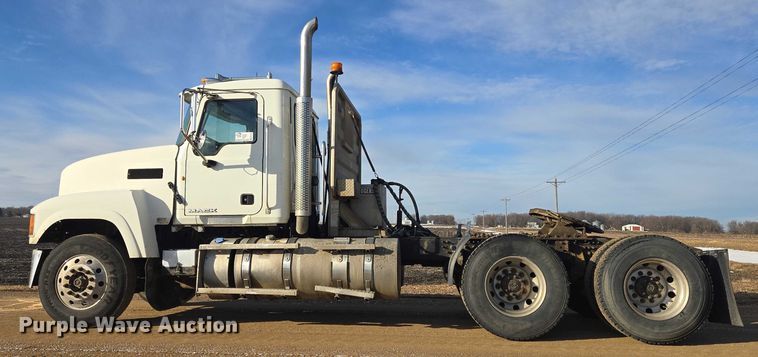 image for item EB1223 2012 Mack Pinnacle semi truck