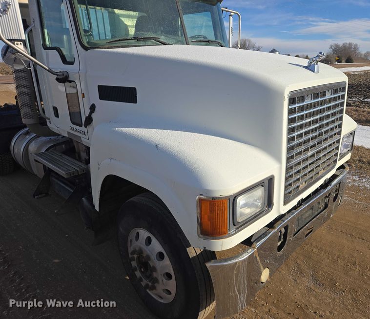 image for item EB1223 2012 Mack Pinnacle semi truck