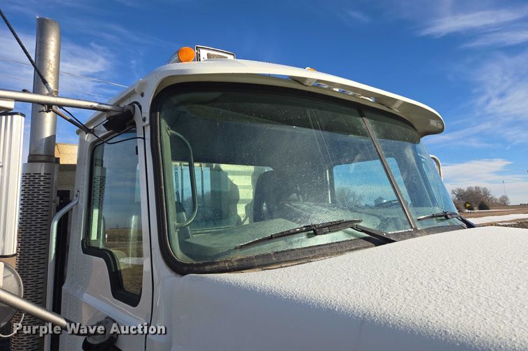 image for item EB1223 2012 Mack Pinnacle semi truck