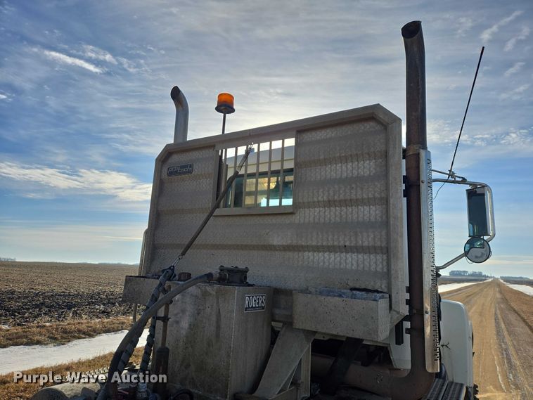 image for item EB1223 2012 Mack Pinnacle semi truck