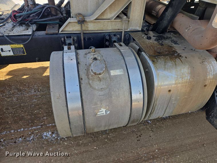 image for item EB1223 2012 Mack Pinnacle semi truck