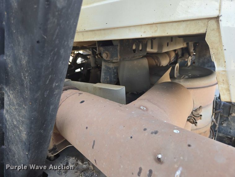 image for item EB1223 2012 Mack Pinnacle semi truck