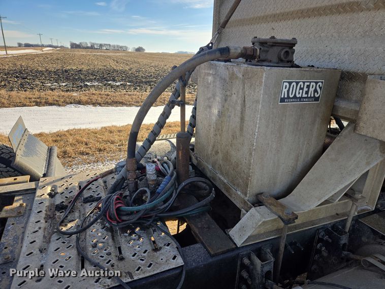 image for item EB1223 2012 Mack Pinnacle semi truck