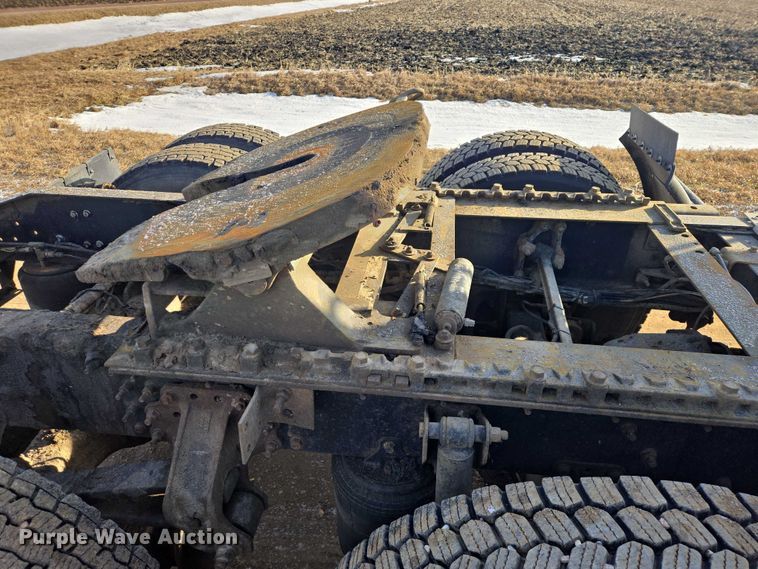 image for item EB1223 2012 Mack Pinnacle semi truck