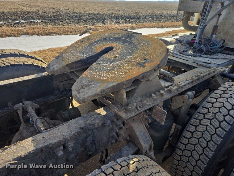 image for item EB1223 2012 Mack Pinnacle semi truck