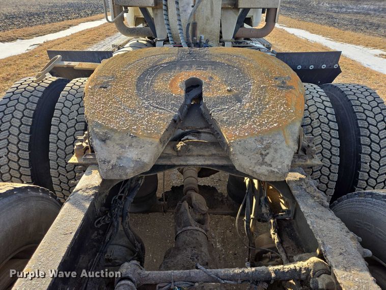 image for item EB1223 2012 Mack Pinnacle semi truck