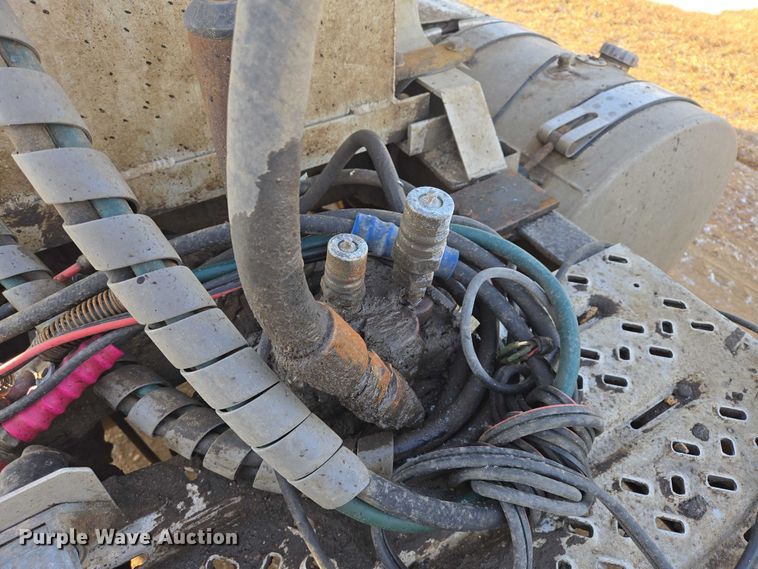 image for item EB1223 2012 Mack Pinnacle semi truck