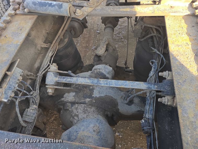 image for item EB1223 2012 Mack Pinnacle semi truck