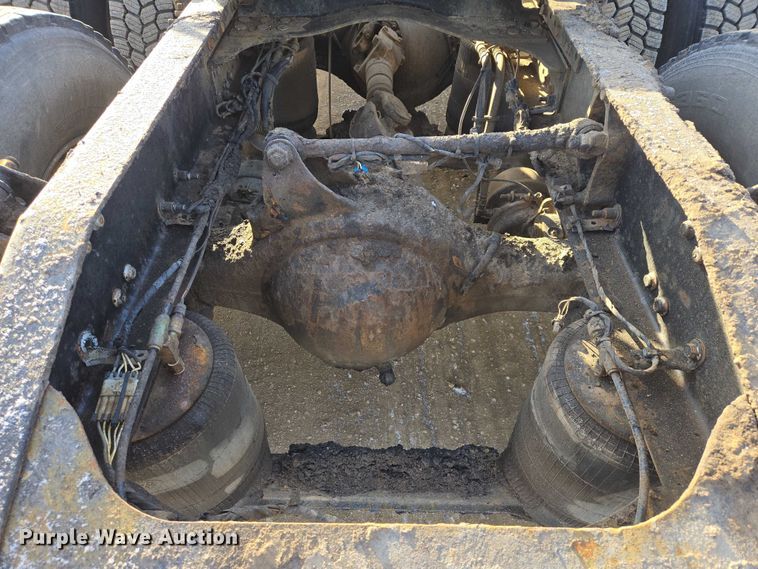 image for item EB1223 2012 Mack Pinnacle semi truck