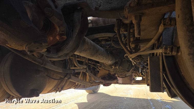 image for item EB1223 2012 Mack Pinnacle semi truck