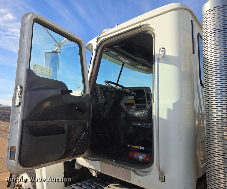 image for item EB1223 2012 Mack Pinnacle semi truck